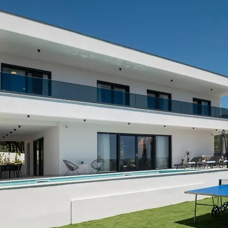 New Lamar Heated Pool Sea View Near Split Vila